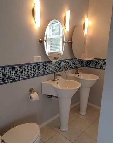 $2,550 | 440 South Street, Elgin, IL 60123