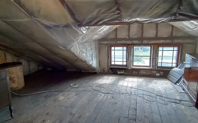 $2,550 | 440 South Street, Elgin, IL 60123