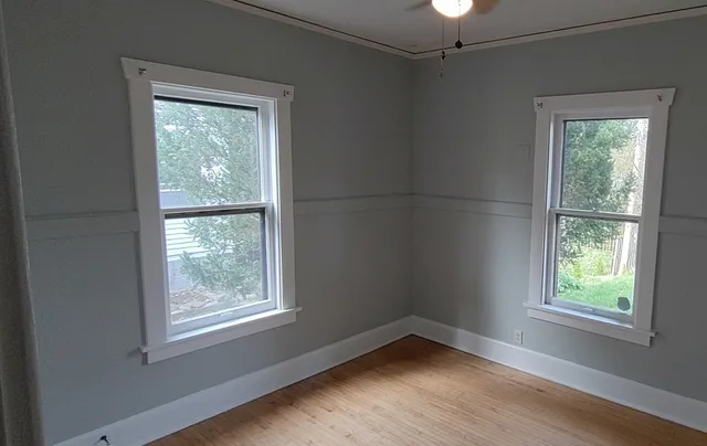 $2,550 | 440 South Street, Elgin, IL 60123