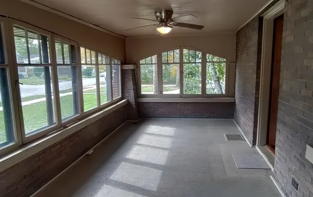 $2,550 | 440 South Street, Elgin, IL 60123