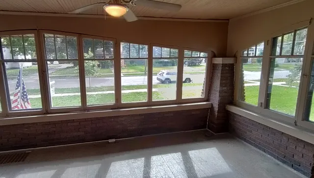 $2,550 | 440 South Street, Elgin, IL 60123