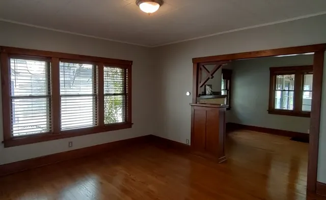 $2,550 | 440 South Street, Elgin, IL 60123