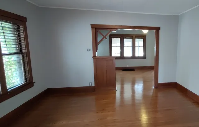 $2,550 | 440 South Street, Elgin, IL 60123