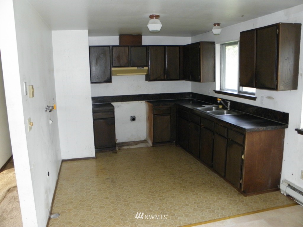 8040 176th Avenue Southwest Rochester, WA 98579 - Photo 5 of 9