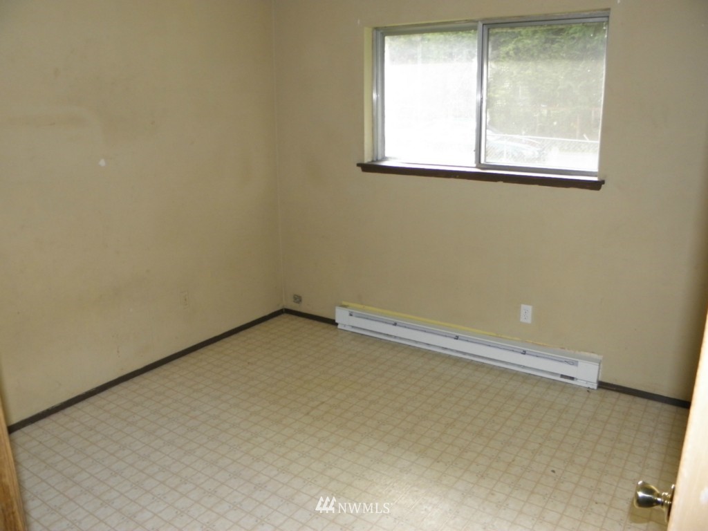 8040 176th Avenue Southwest Rochester, WA 98579 - Photo 7 of 9