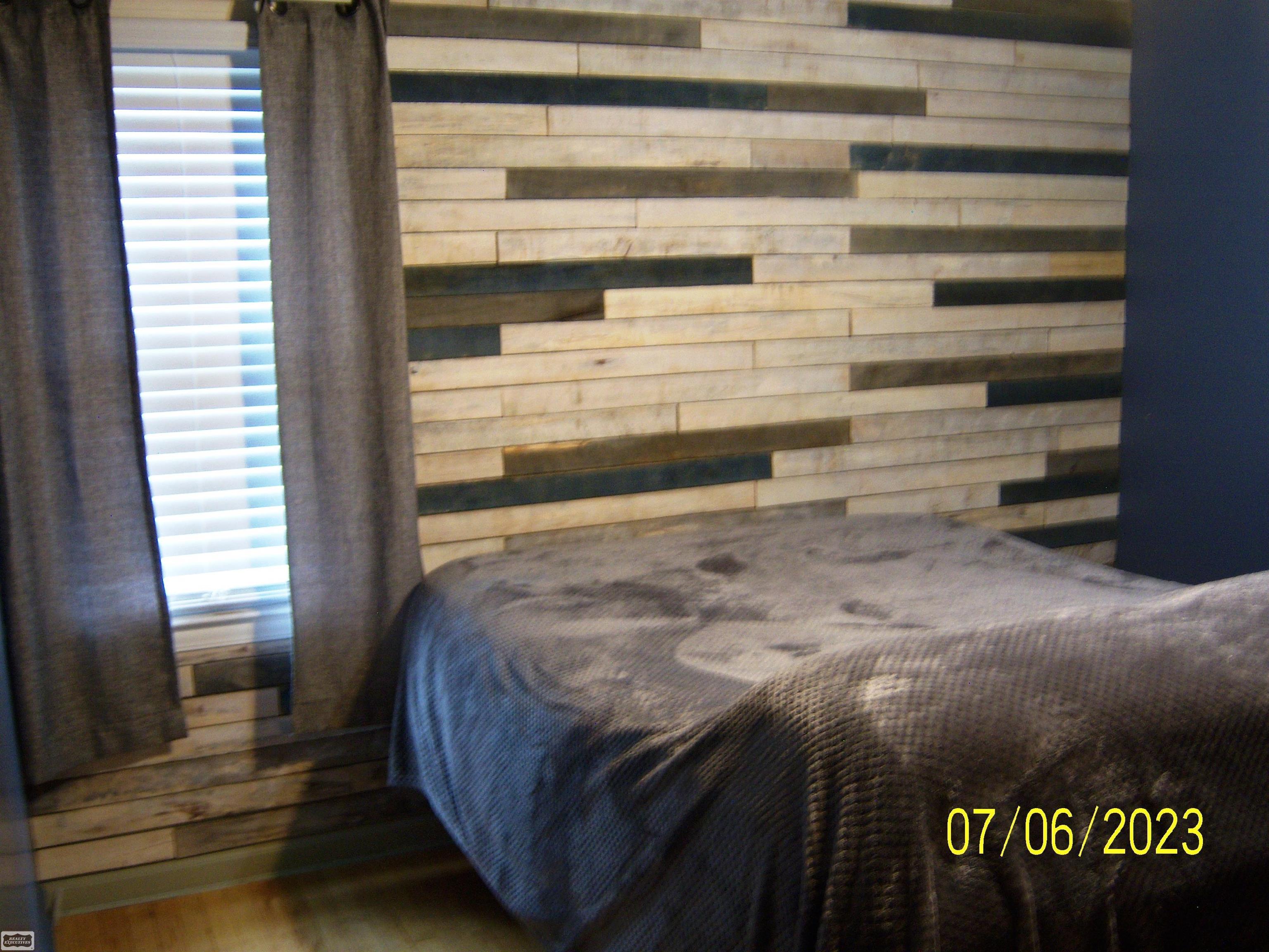 2189 Vernier Road Grosse Pointe, MI 48236 - Photo 15 of 32 50114567-14.JPG