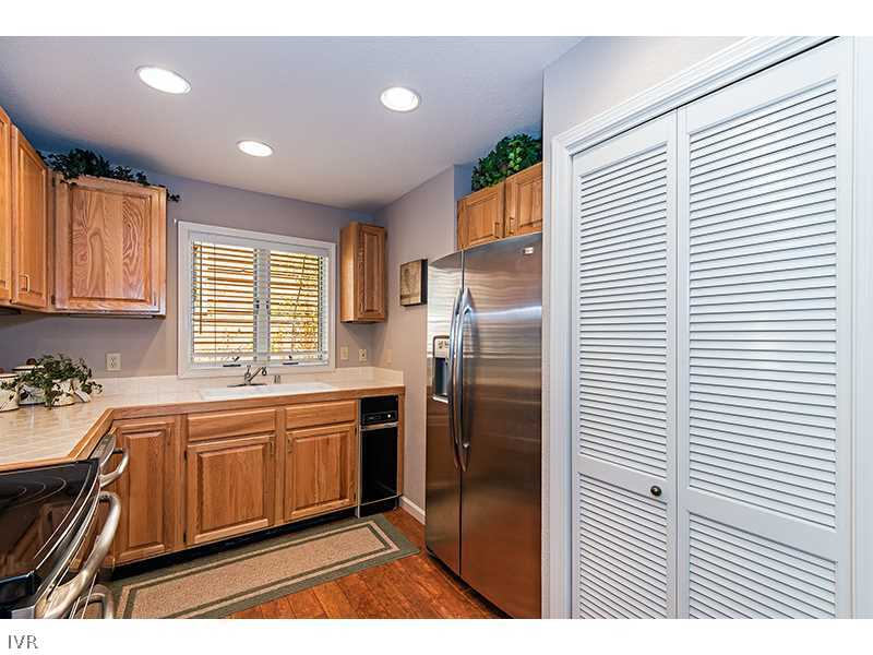 947 Incline Way, Unit 184 Incline Village, NV 89451 - Photo 6 of 13 Kitchen.