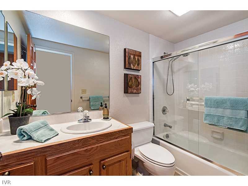 947 Incline Way, Unit 184 Incline Village, NV 89451 - Photo 9 of 13 Master Bath/Spa.