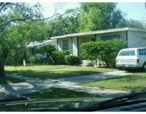 a view front of house with a yard