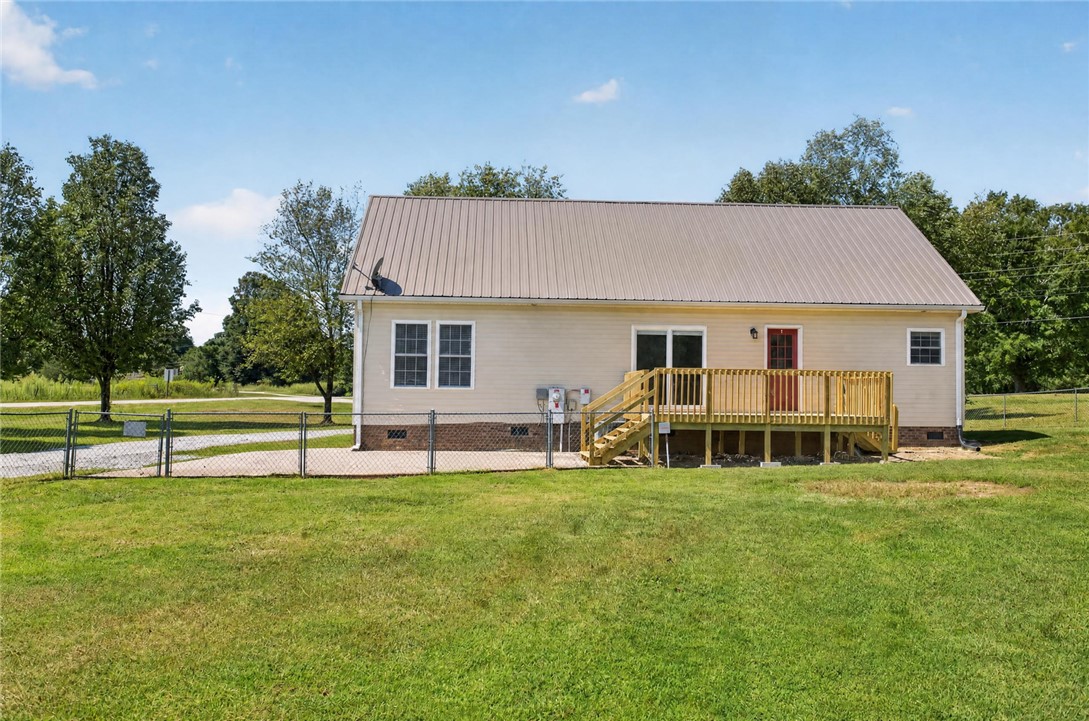 564 Fairfield Road Walhalla, SC 29691 - Photo 3 of 50 An elevated wooden deck overlooks the expansive backyard of this vinyl-sided home.