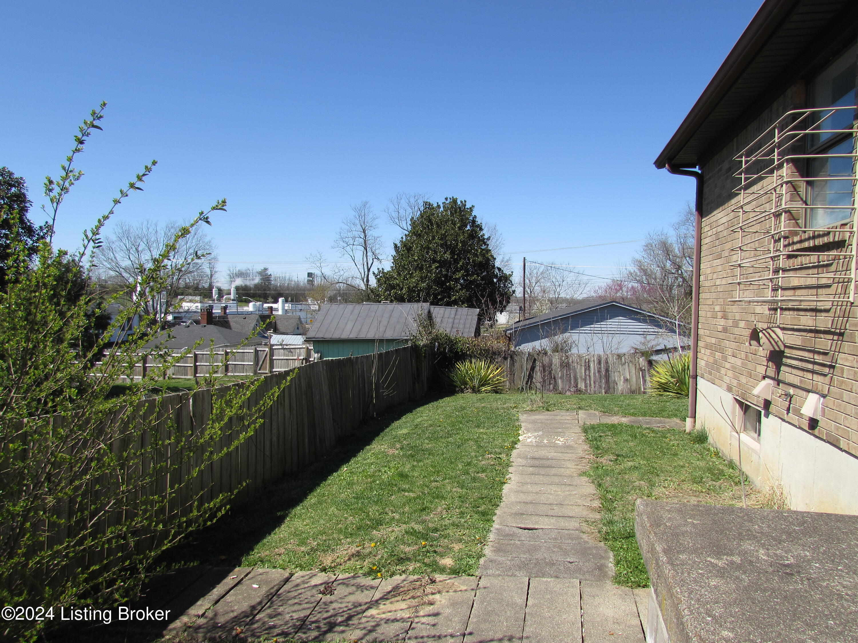 104 Fairground Lane Springfield, KY 40069 - Photo 4 of 29 IMG_1589