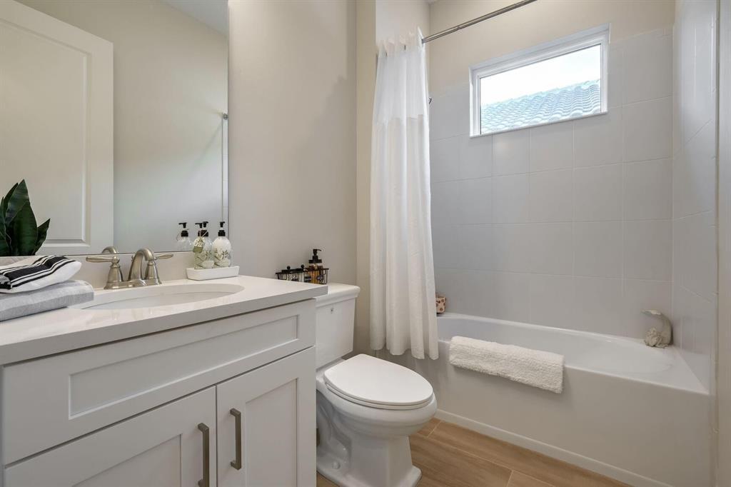 9796 Southwest Santini Rd Port Street Port St. Lucie, FL 34987 - Photo 10 of 29 2nd Bathroom - with Shower, Tub Combo -
