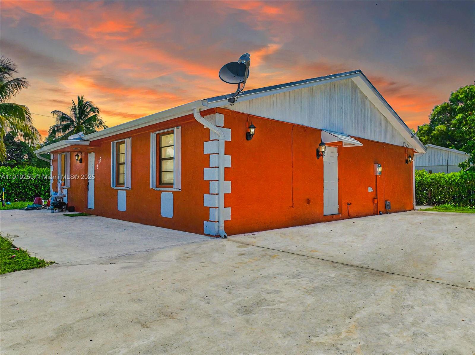 235 Southwest 16th Terrace Homestead, FL 33030 - Photo 3 of 56