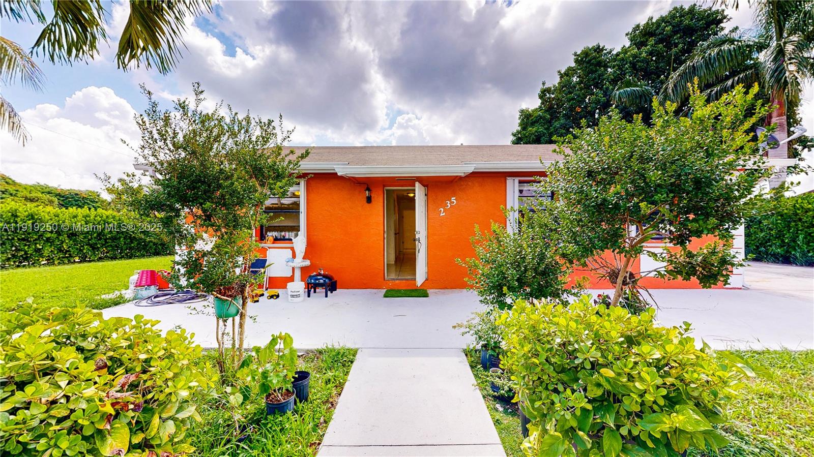 235 Southwest 16th Terrace Homestead, FL 33030 - Photo 5 of 56