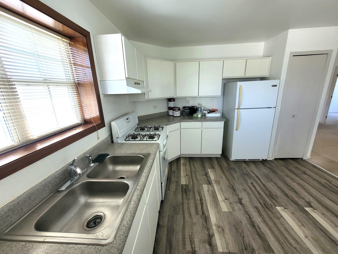 321 Sheffield Drive, Unit 321 Schaumburg, IL 60107 - Photo 5 of 21 a kitchen with a sink a stove and refrigerator