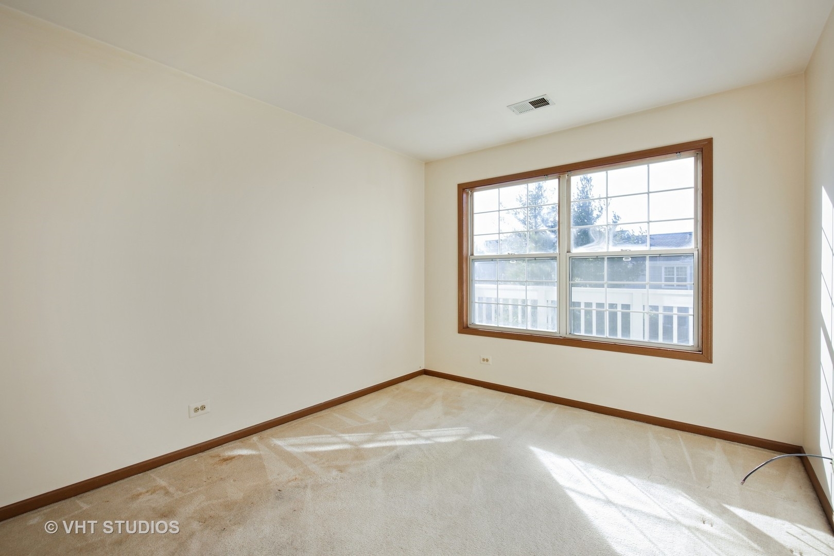 321 Sheffield Drive, Unit 321 Schaumburg, IL 60107 - Photo 9 of 21 a view of an empty room with a window