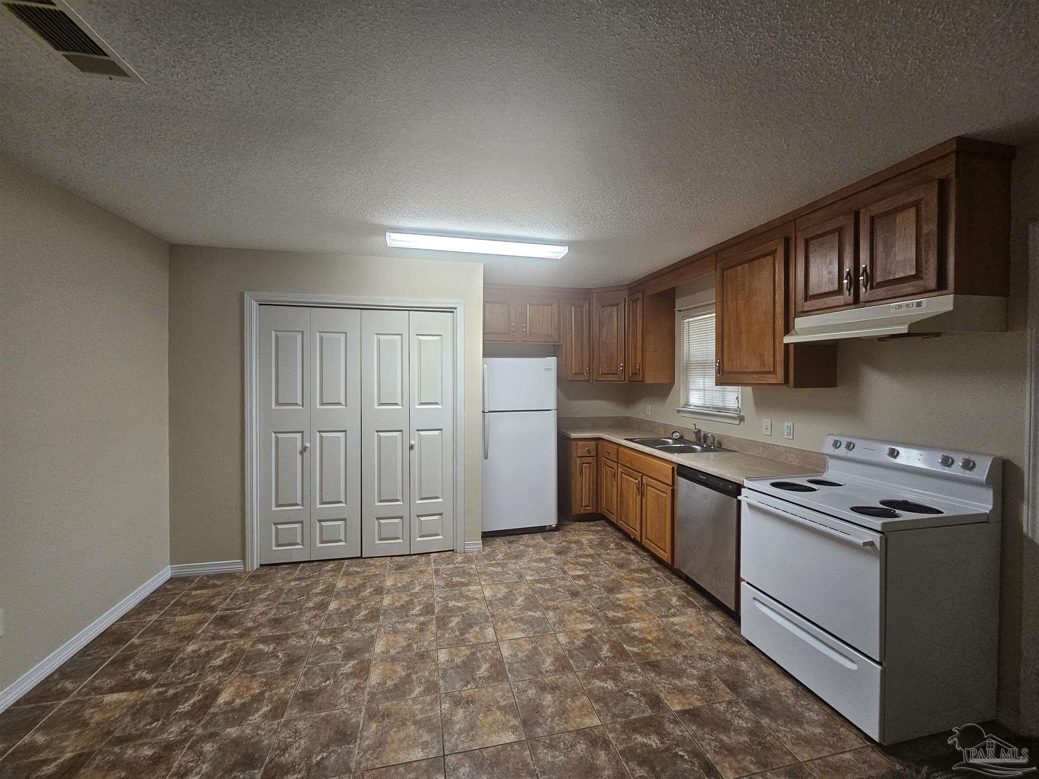 2040 East Roberts Road Pensacola, FL 32534 - Photo 3 of 7