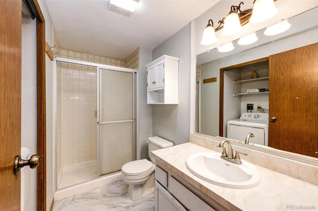 a view of a livingroom with furniture and a ceiling fan