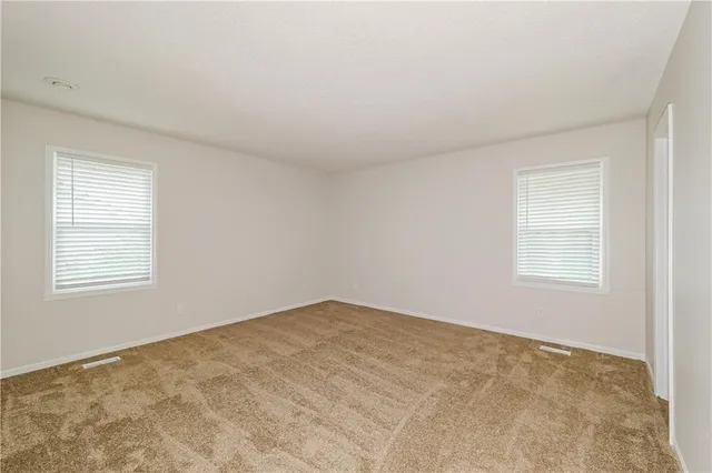 $2,085 | 11704 Bristol Avenue, Kansas City, MO 64134