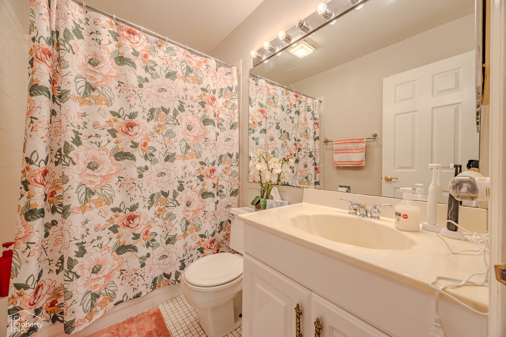630 Cumberland Trail, Unit AA1 Roselle, IL 60172 - Photo 17 of 23 a bathroom with a sink toilet and shower