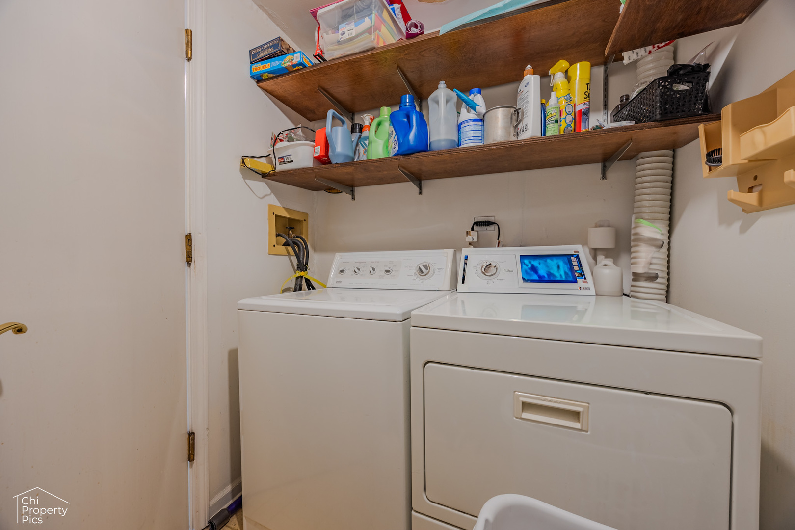 630 Cumberland Trail, Unit AA1 Roselle, IL 60172 - Photo 19 of 23 a utility room with dryer and washer