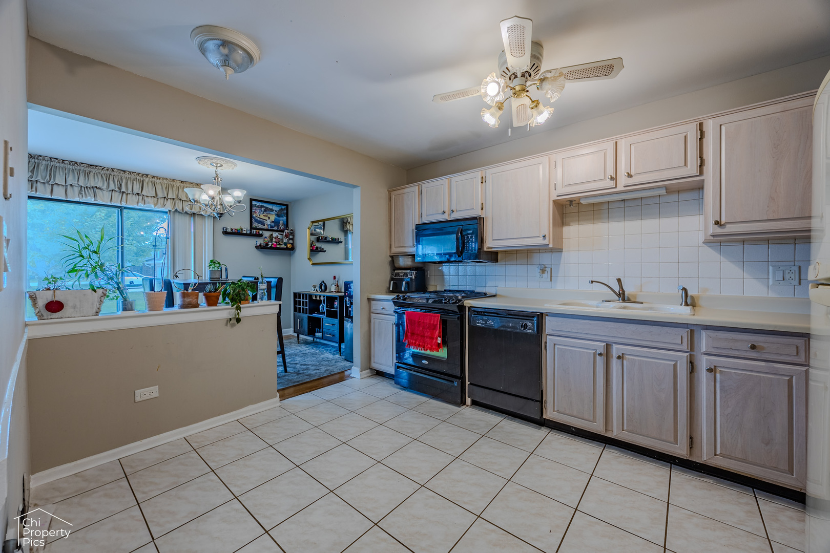 630 Cumberland Trail, Unit AA1 Roselle, IL 60172 - Photo 3 of 23 a kitchen with stainless steel appliances granite countertop a refrigerator and sink