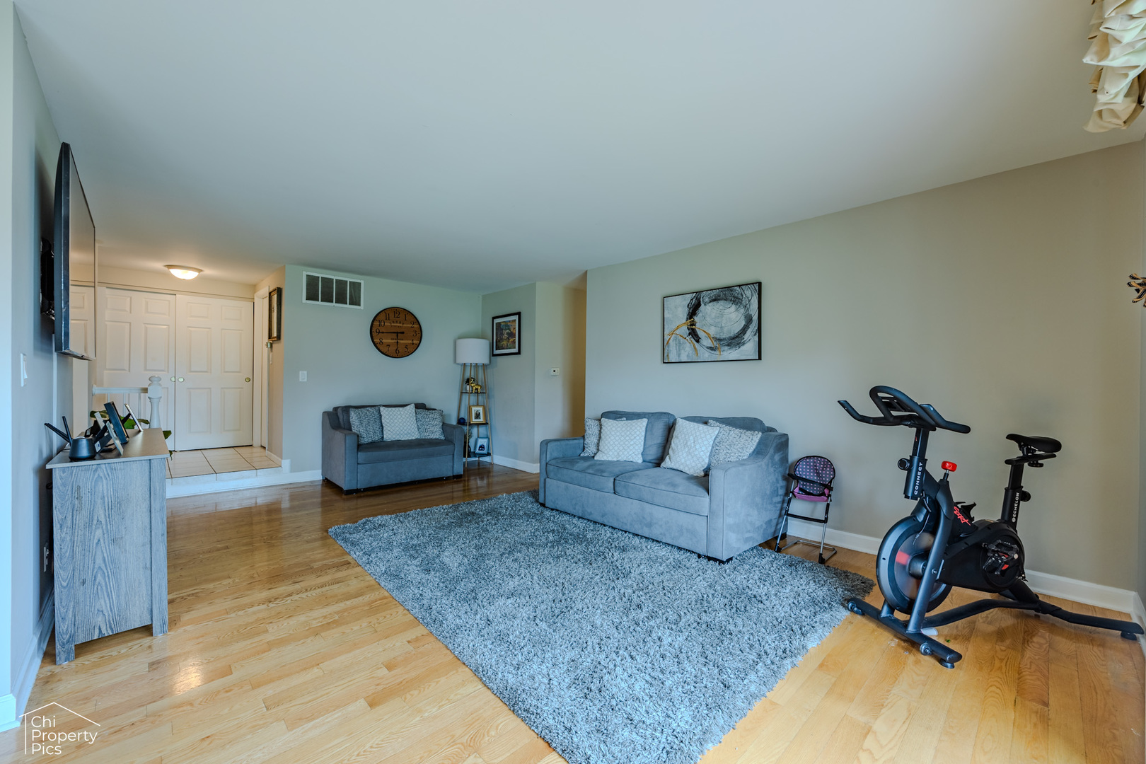 630 Cumberland Trail, Unit AA1 Roselle, IL 60172 - Photo 8 of 23 a living room with furniture and a wooden floor