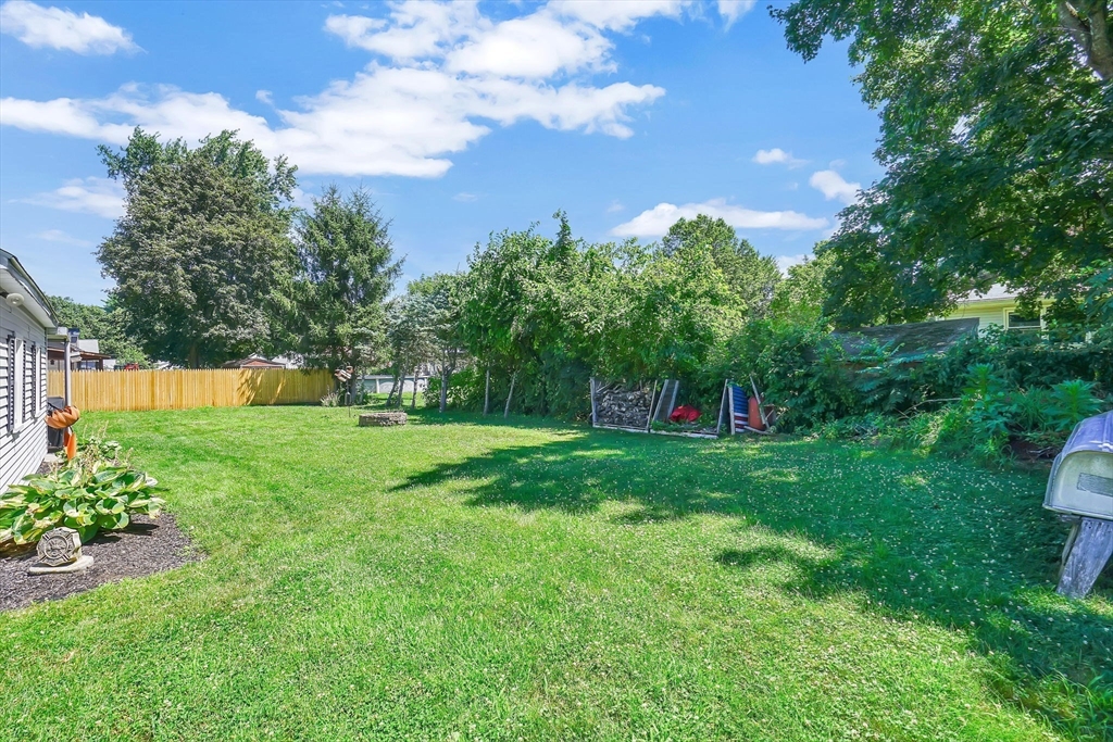 23 Birch Street Three Rivers, MA 01080 - Photo 4 of 39