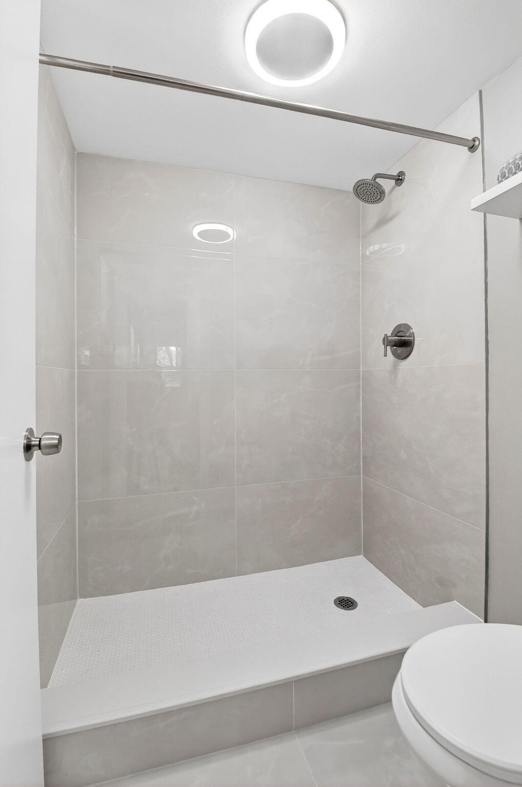 2018 Southwest 29th Court, Unit 642 Delray Beach, FL 33445 - Photo 15 of 23 a bathroom with a shower and a bathtub