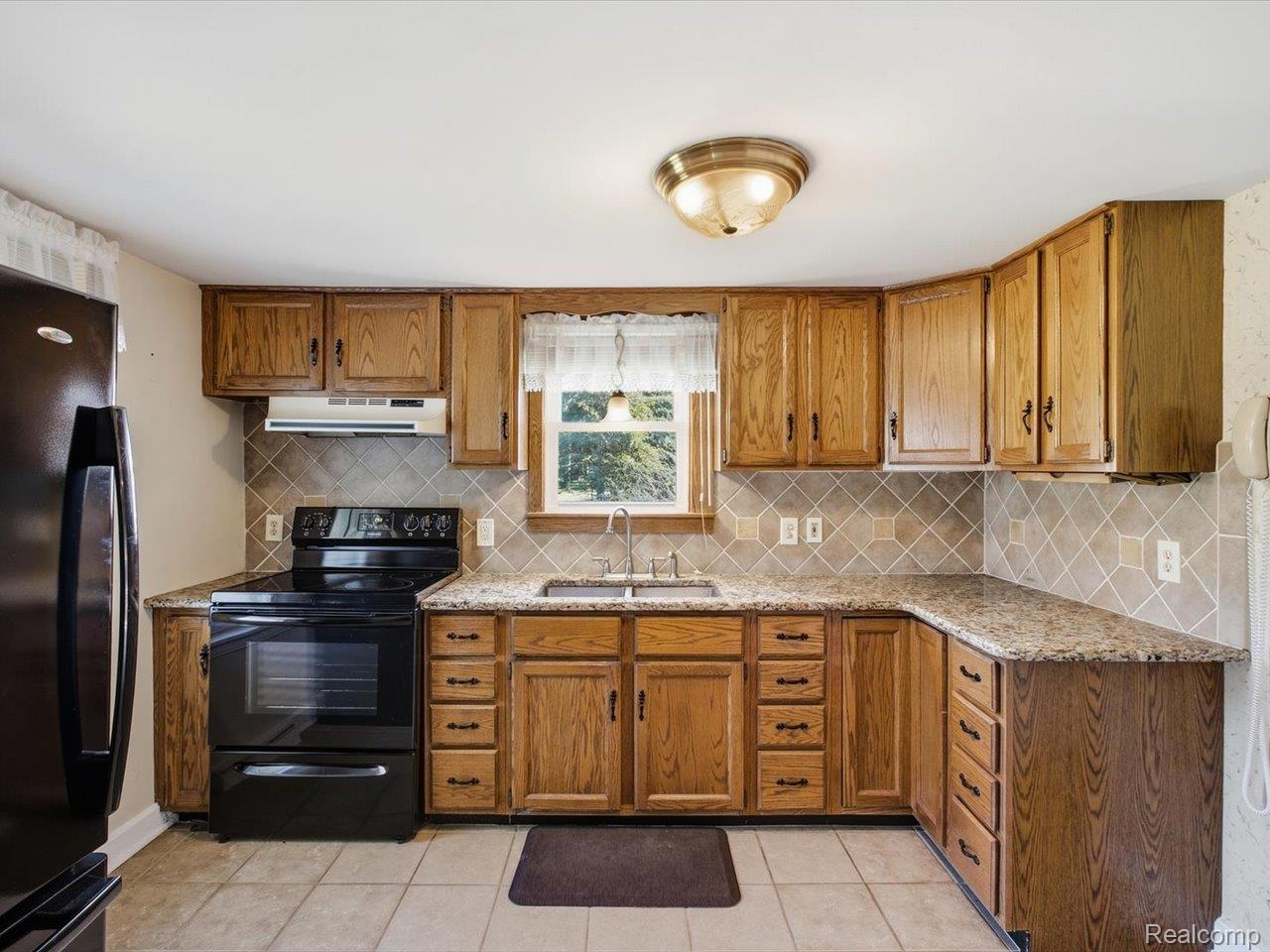 4369 Atkins Road Port Huron, MI 48060 - Photo 14 of 41 09-4369 Atkins Rd (9).jpg