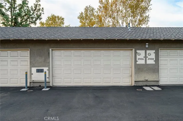 a view of outdoor space with garage