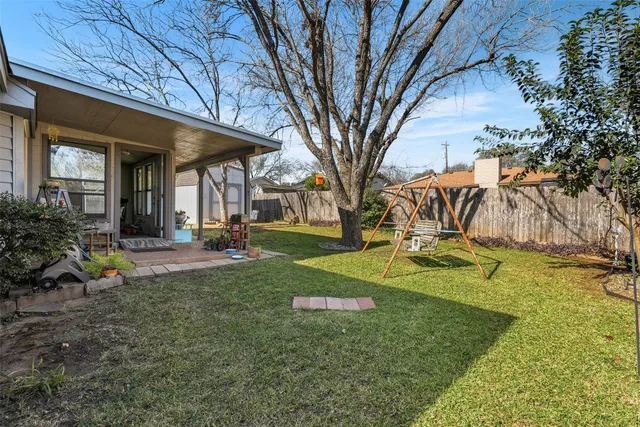 a view of a house with backyard and sitting area