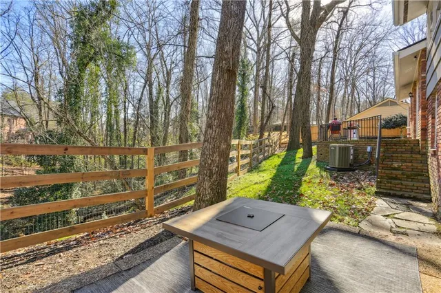 a view of an outdoor space