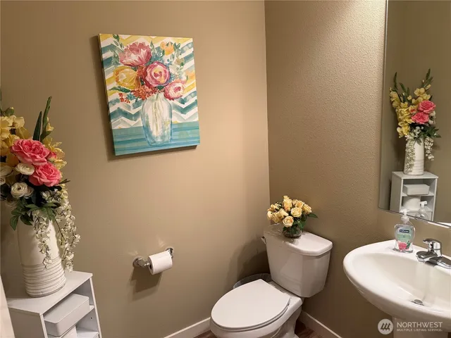 a view of a livingroom with furniture and windows