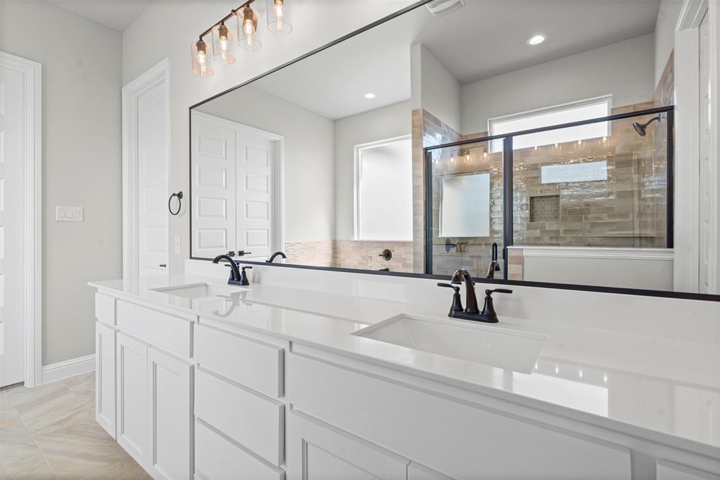 1005 Lilly Lane Weatherford, TX 76088 - Photo 24 of 34 a bathroom with double vanity sink and a mirror