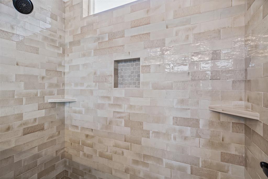 1005 Lilly Lane Weatherford, TX 76088 - Photo 27 of 34 a bathroom with a shower