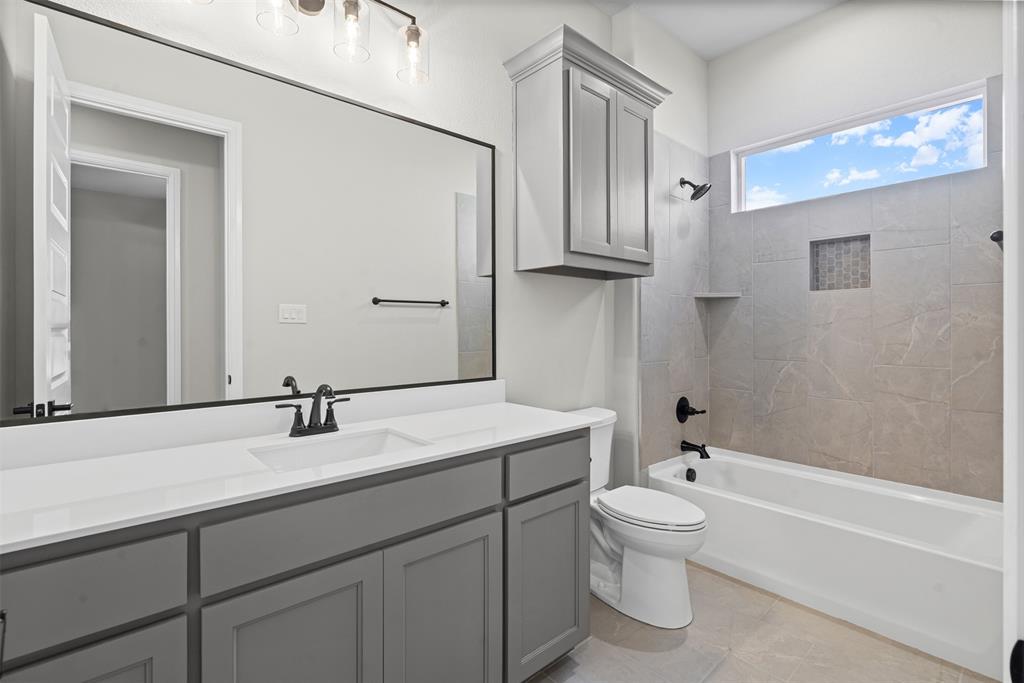 1005 Lilly Lane Weatherford, TX 76088 - Photo 28 of 34 a bathroom with a sink a toilet and a bathtub
