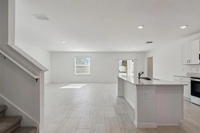 $3,000 | 1712 Tropical Oasis Avenue, Plant City, FL 33565