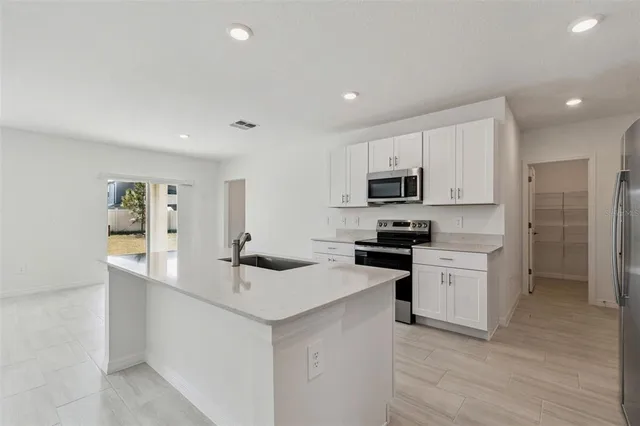 $3,000 | 1712 Tropical Oasis Avenue, Plant City, FL 33565