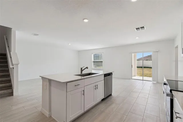 $3,000 | 1712 Tropical Oasis Avenue, Plant City, FL 33565