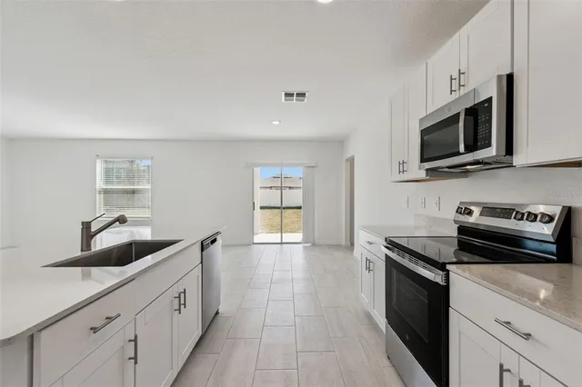 $3,000 | 1712 Tropical Oasis Avenue, Plant City, FL 33565