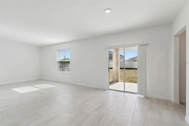 $3,000 | 1712 Tropical Oasis Avenue, Plant City, FL 33565