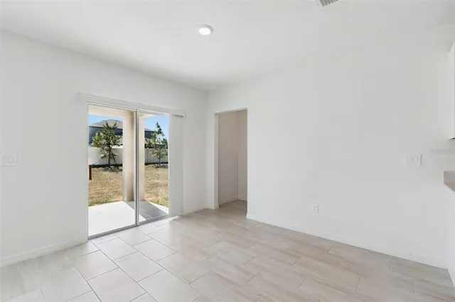 $3,000 | 1712 Tropical Oasis Avenue, Plant City, FL 33565