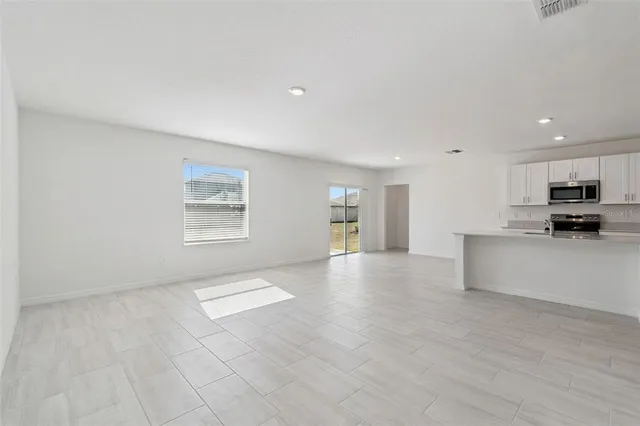 $3,000 | 1712 Tropical Oasis Avenue, Plant City, FL 33565