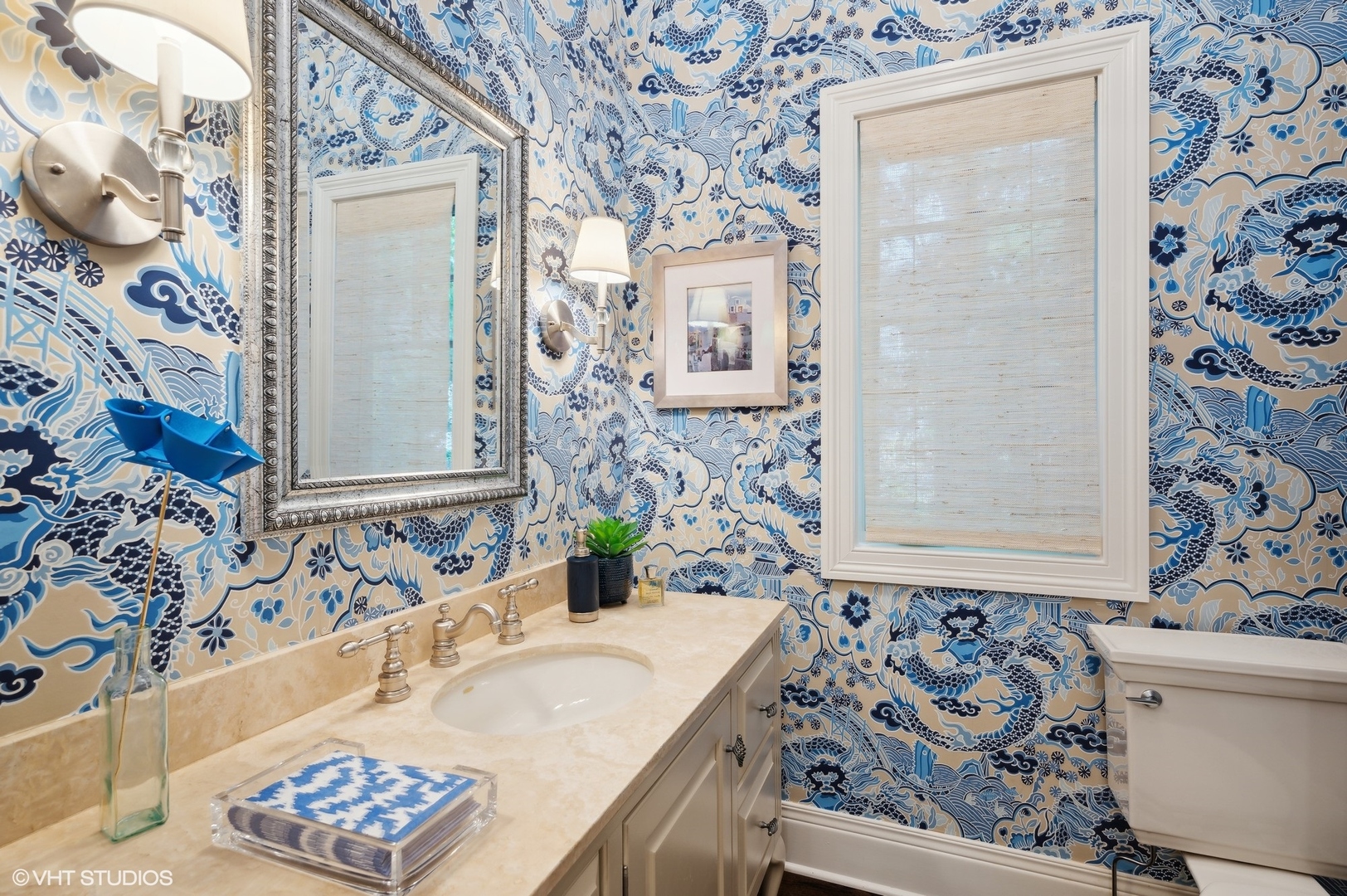 325 Richmond Road Kenilworth, IL 60043 - Photo 7 of 49 a bathroom with a bathtub and sink