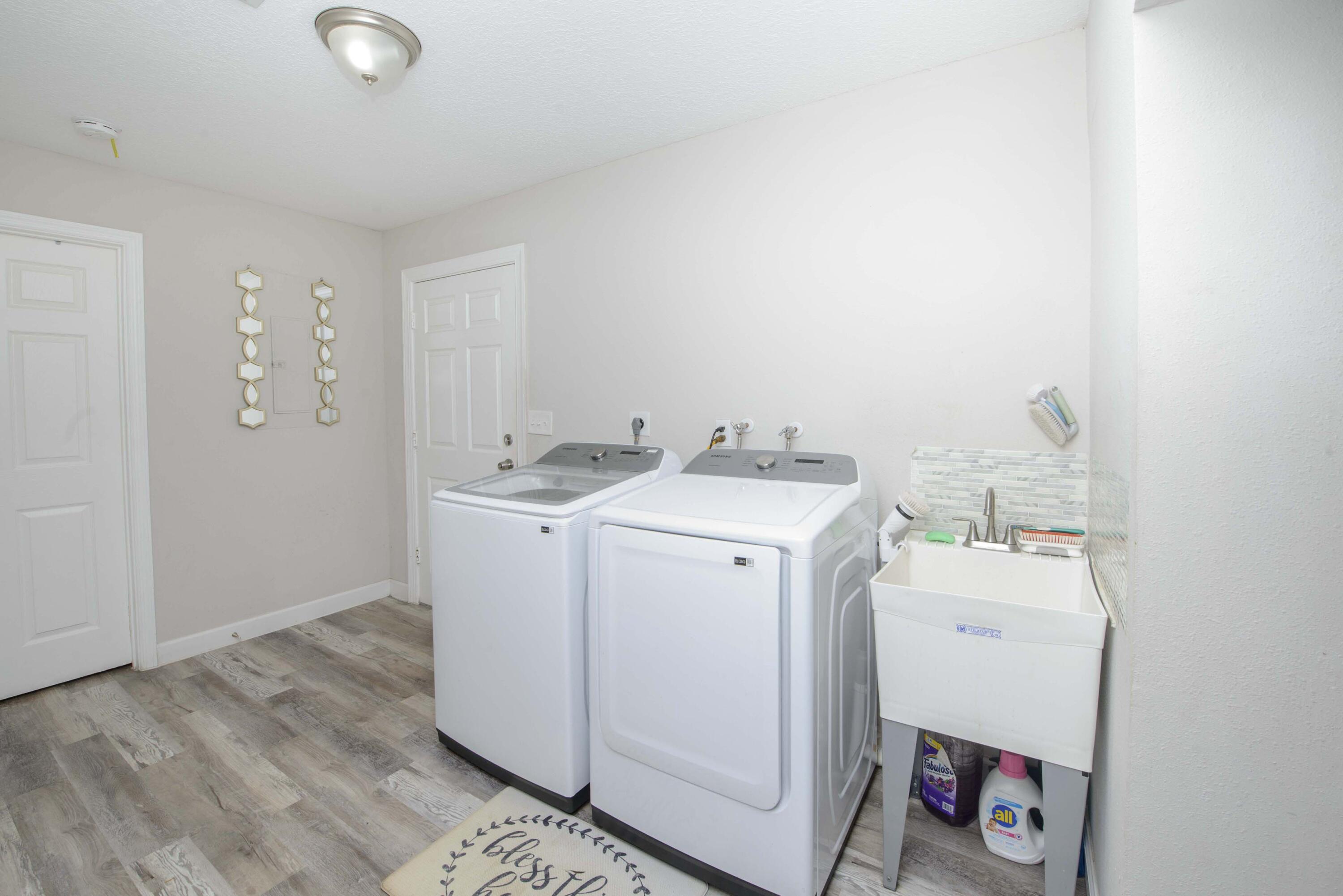 5234 Edwards Road Fort Pierce, FL 34981 - Photo 20 of 56 5- Laundry (4)