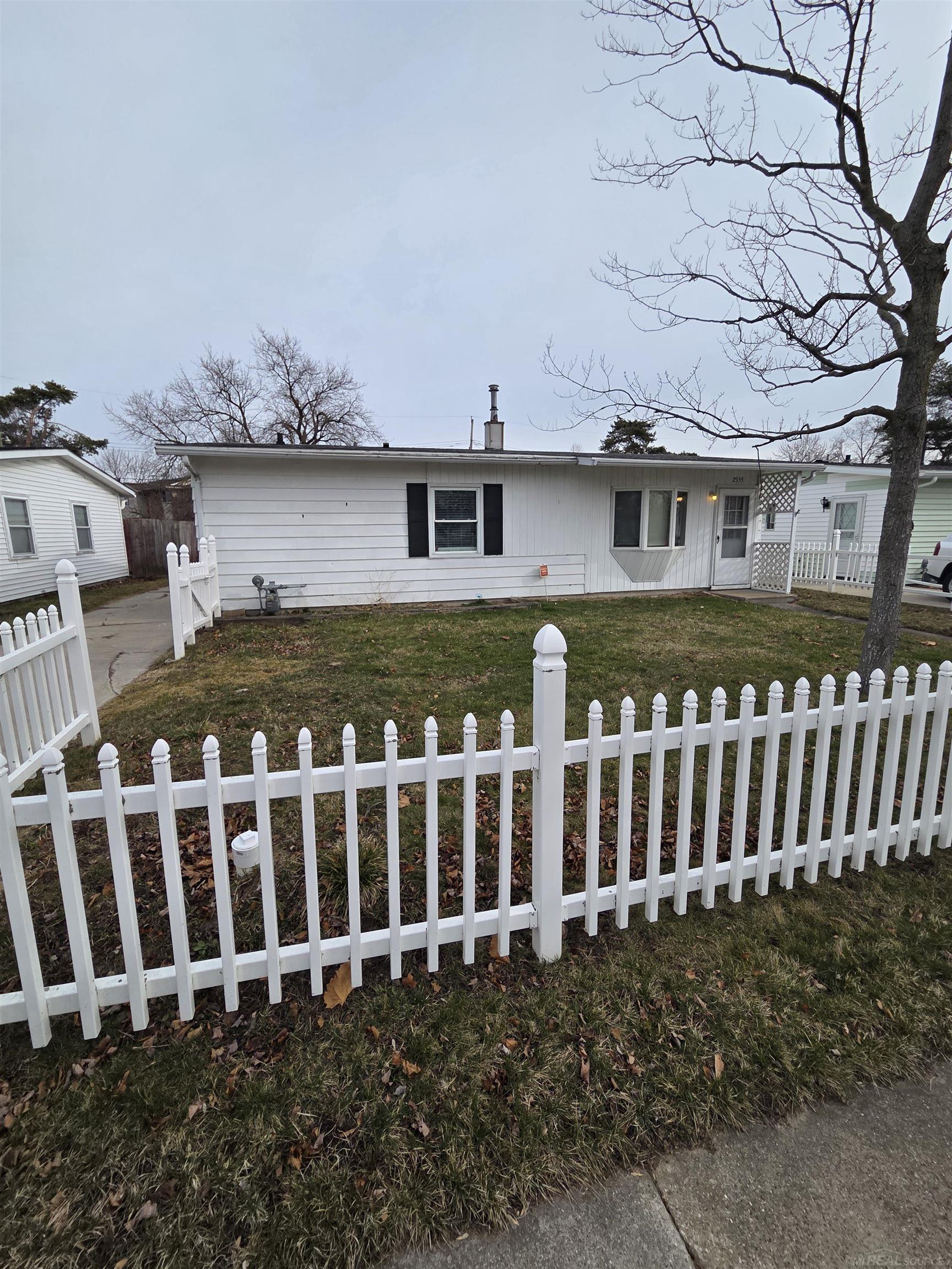 2535 Locust Port Huron, MI 48060 - Photo 1 of 15