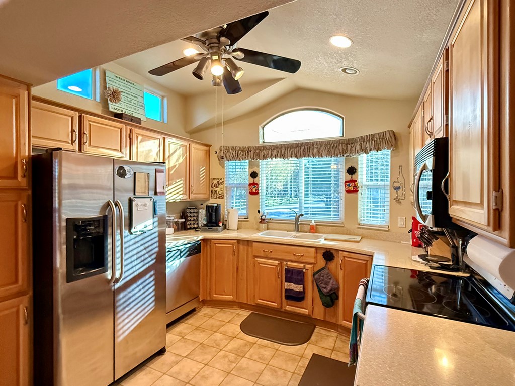 1 & 3 P Street Cascade, ID 83611 - Photo 11 of 38 Kitchen With Full Size Appliances