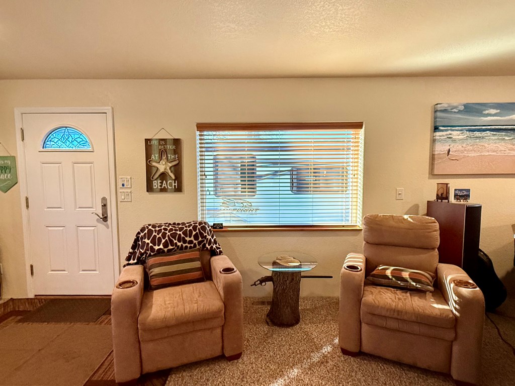 1 & 3 P Street Cascade, ID 83611 - Photo 10 of 38 Nice Comfortable Sitting Area