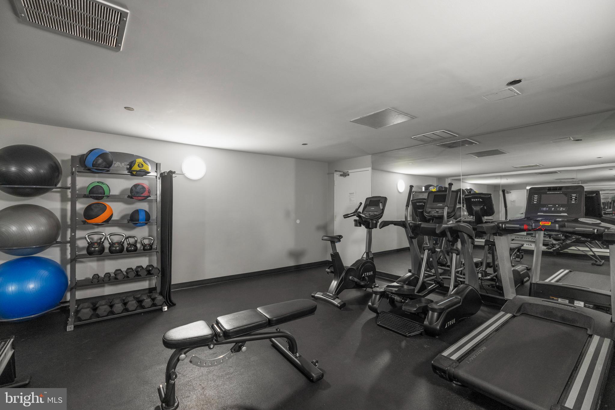 1301 North Courthouse Road, Unit 1201 Arlington, VA 22201 - Photo 31 of 35